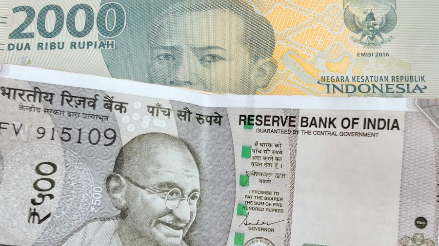 India dan india terlibat dalam perdagangan mata uang bersama dan menjatuhkan dolar AS