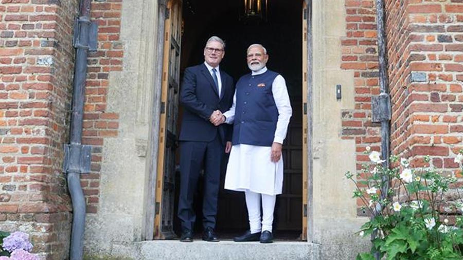 India Signs Historic Trade Deal with UK: What It Means for the Two Economies