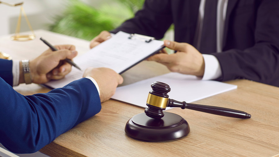 How to Draft a Commercial Contract in India: Key Clauses, Legal Requirements, and Business Risks